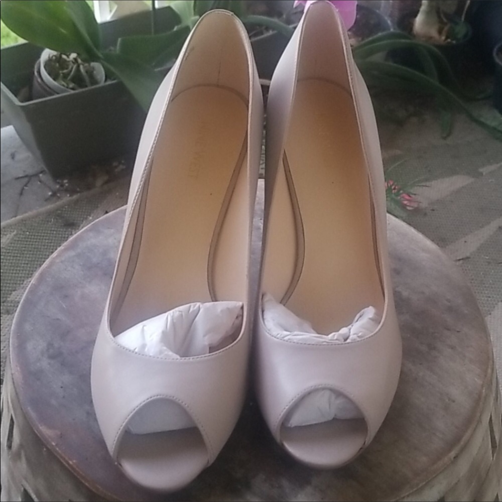 Brand new Nude Nine West open toe pumps